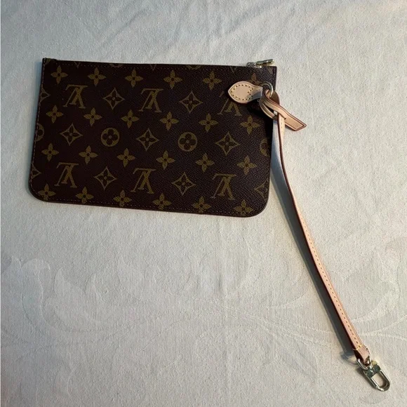 Louis Vuitton Neverfull Monogram Brown Wristlet Like New - Picture 4 of 14